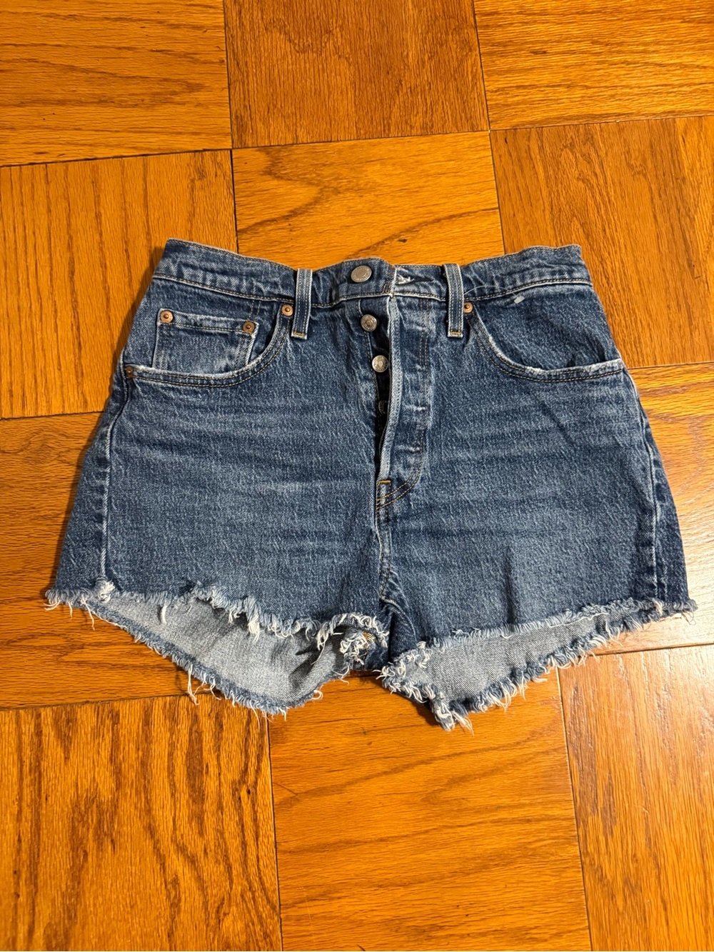 💖Super cute 💖 adorable 💖 Levi’s Strauss 💖 cut off  💖 Levi’s 💖 shorts 💖 EUC 💖 501